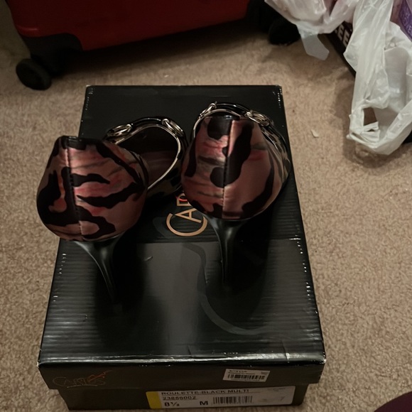 Women Roulette-Black Multi Carlos Santana Heels - Picture 2 of 4